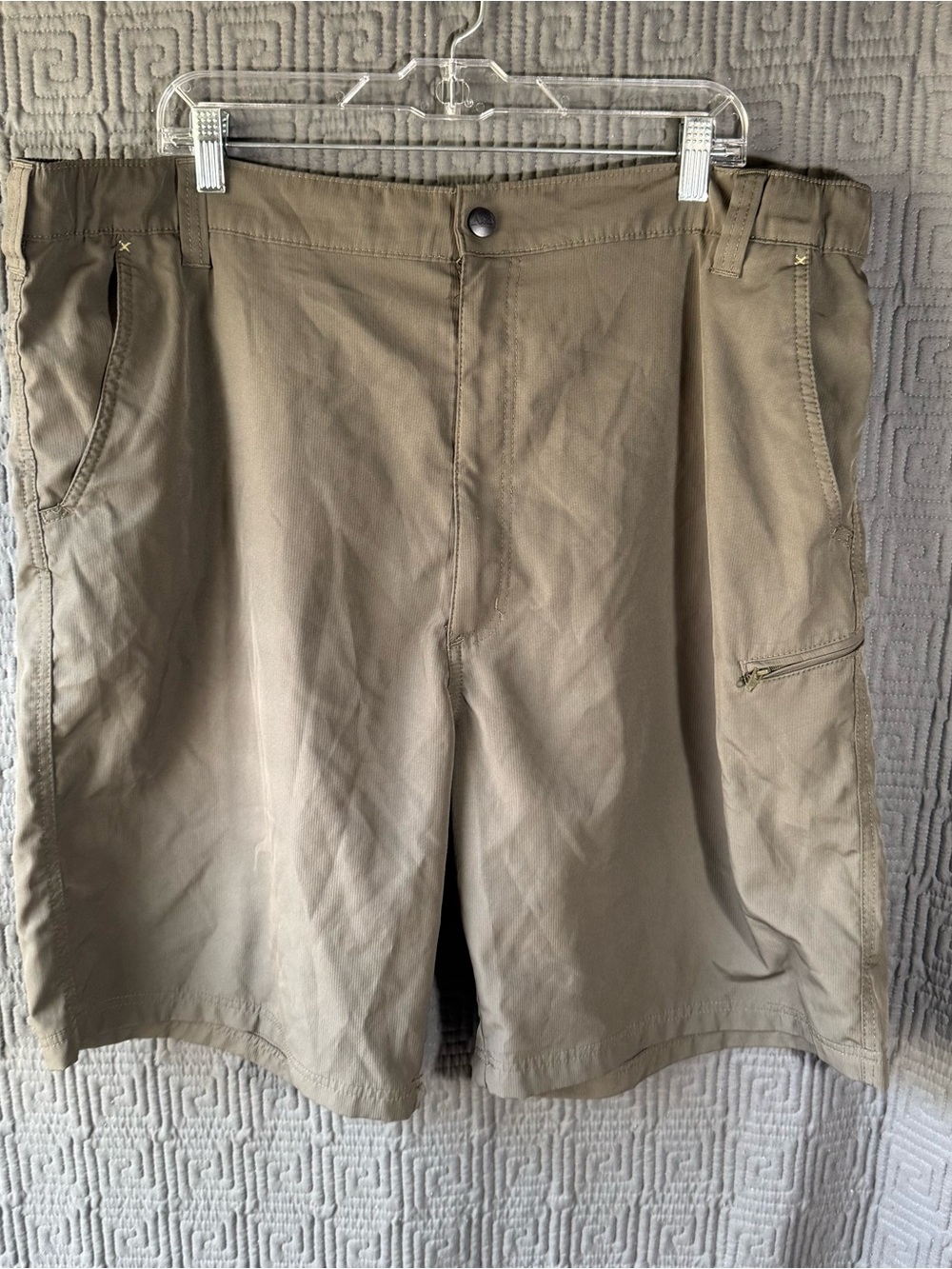 Wrangler ATG Mens Size 42 Khaki Performance Outdoor Cargo Shorts Tech NW926SB